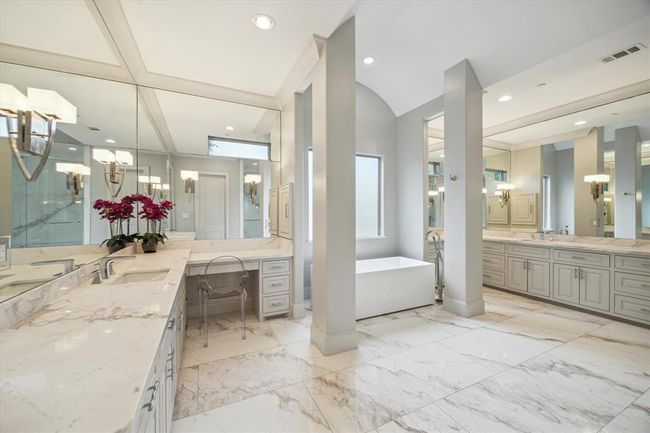 8304 Maple Ct, House other with 5 bedrooms, 5 bathrooms and 2 parking in Bellaire TX | Image 25