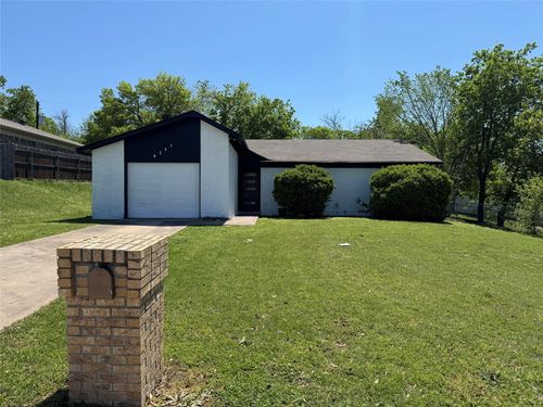 8237 Albert St, White Settlement, TX, 76108-3001 | Card Image