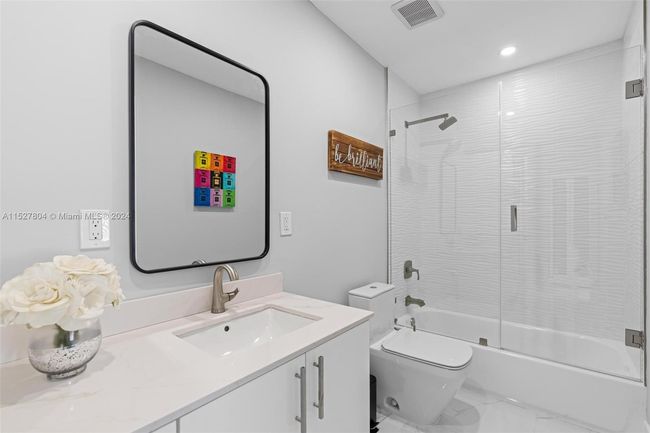 26 Ne 88 Th St, House other with 4 bedrooms, 3 bathrooms and null parking in El Portal FL | Image 20