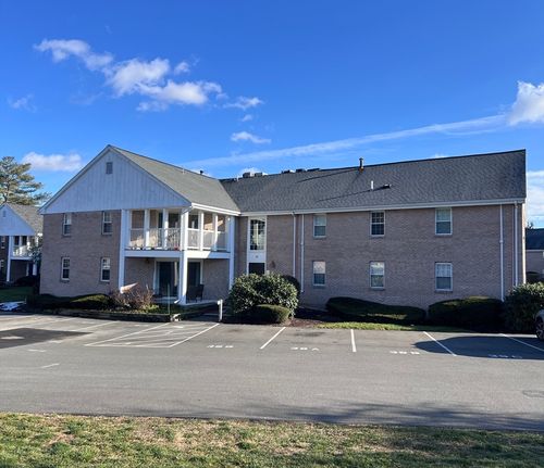 apt-b-39 Christopher Dr, Stoughton, MA, 02072-6105 | Card Image