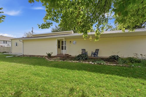 3775 29th St, Bettendorf, IA, 52722-2847 | Card Image