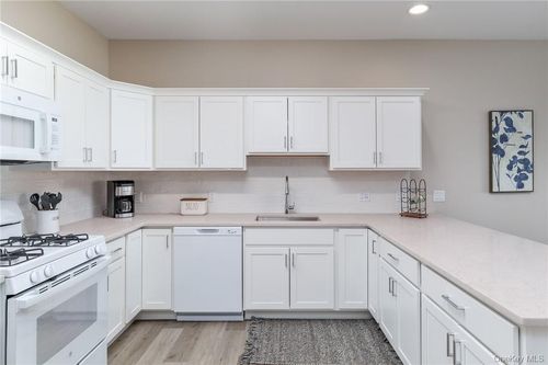 6 N Midland Ave, Nyack, NY, 10960-2573 | Card Image