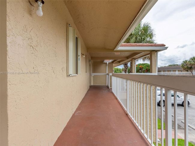 I - 10106 Twin Lakes Dr, Condo with 2 bedrooms, 2 bathrooms and null parking in Coral Springs FL | Image 4
