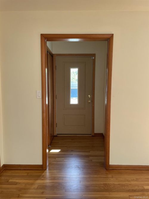 15 Arlington Ct, Montrose, NY, 10548-1112 | Card Image