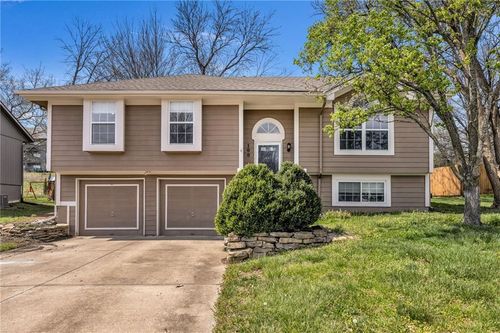 100 N Darrowby Dr, Raymore, MO, 64083-9181 | Card Image