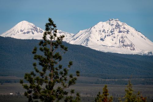 1945 Nw Sun Ray Ct, Bend, OR, 97703-5637 | Card Image