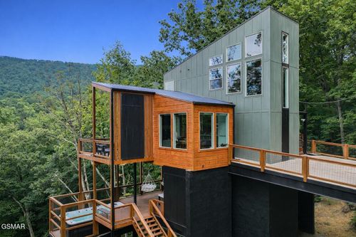 803 Big Bear Ridge Road, Gatlinburg, TN, 37738 | Card Image