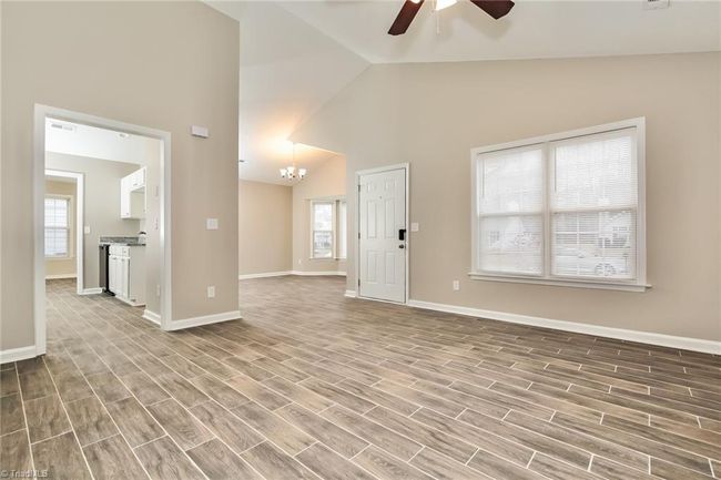 4407 Pleasant Valley Rd, House other with 3 bedrooms, 2 bathrooms and null parking in Greensboro NC | Image 4