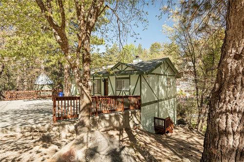 32296 Fern Dr, Running Springs, CA, 92382-7561 | Card Image