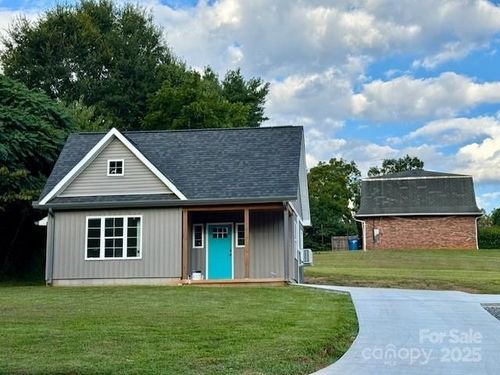 31 W Berkley St, Granite Falls, NC, 28630-1842 | Card Image