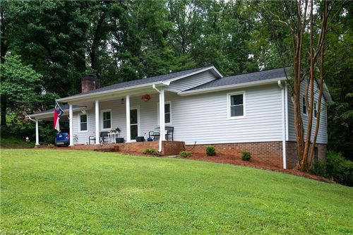 216 Brookwood Dr, Elkin, NC, 28621-3141 | Card Image