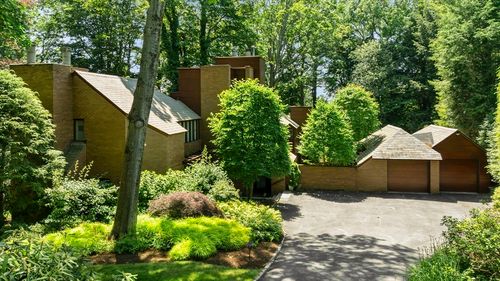 331 Heath St, Chestnut Hill, MA, 02467-2820 | Card Image