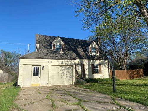 911 S 6th St, Ponca City, OK, 74601-6646 | Card Image