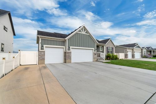 8061 S Oakridge Park Dr, West Jordan, UT, 84081-3128 | Card Image