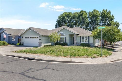 2308 Rabun Way, Central Point, OR, 97502-3615 | Card Image