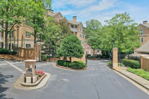 221 Ashford Cir, Dunwoody, GA, 30338-2304 | Card Image