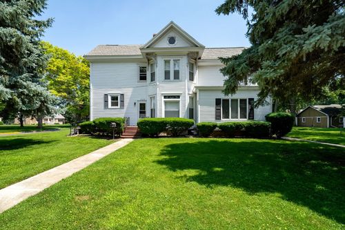 302 S Oak St, Pontiac, IL, 61764-2427 | Card Image