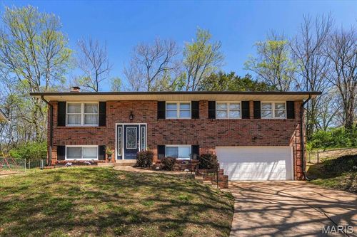 3201 Yorkchester Dr, Saint Louis, MO, 63129-1735 | Card Image