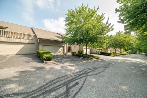 5751 Som Center Rd, Solon, OH, 44139-2330 | Card Image