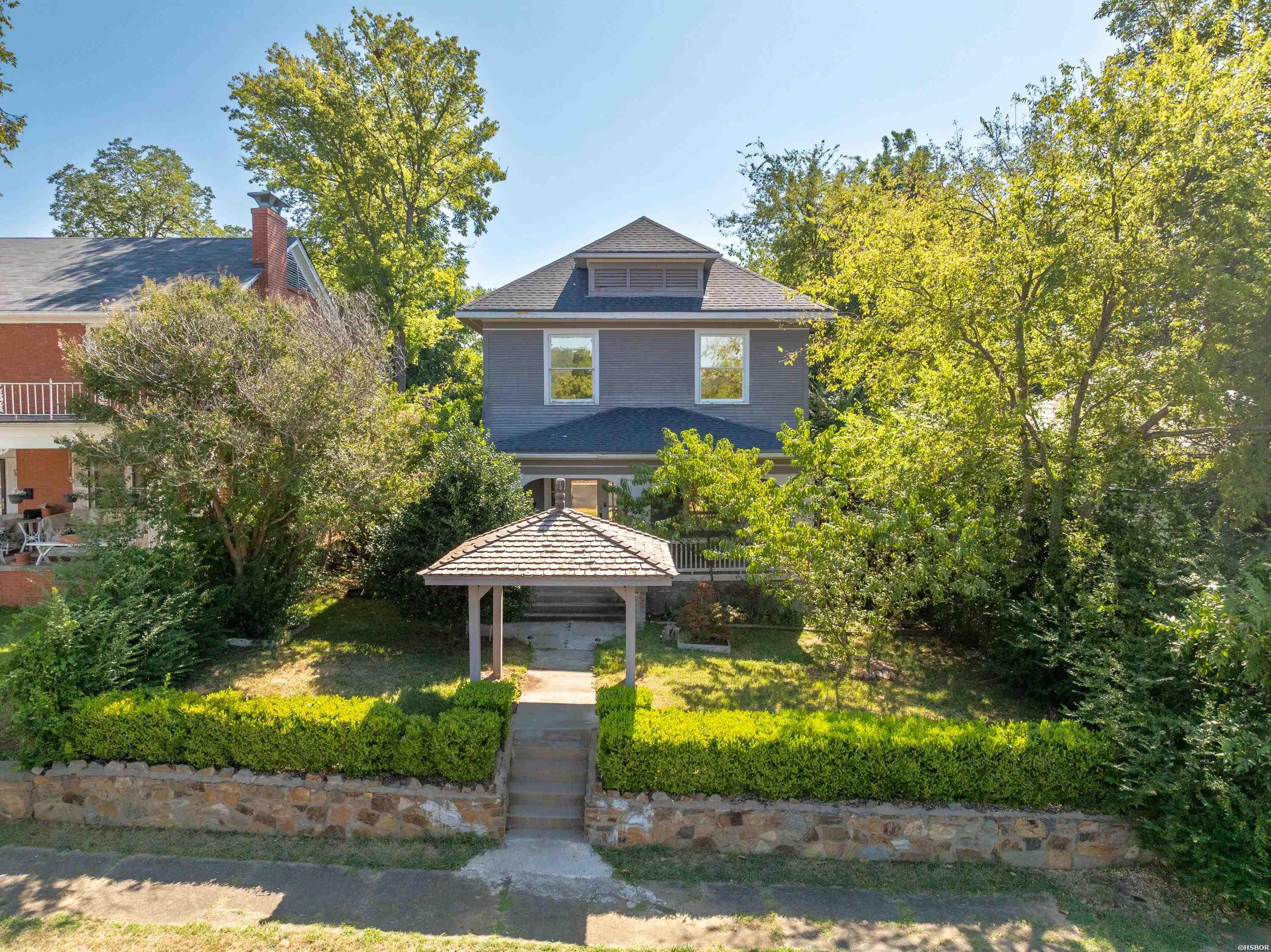 211 Oak Street, For Sale in Hot Springs Zoocasa