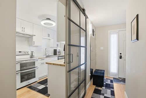 44-44 Village Hill Ln, Natick, MA, 01760-5700 | Card Image