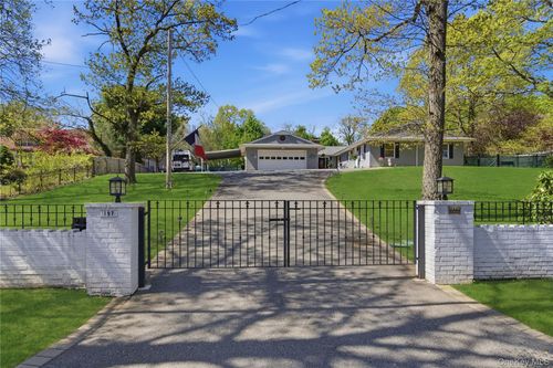 197 Stony Hollow Rd, Greenlawn, NY, 11740-2522 | Card Image