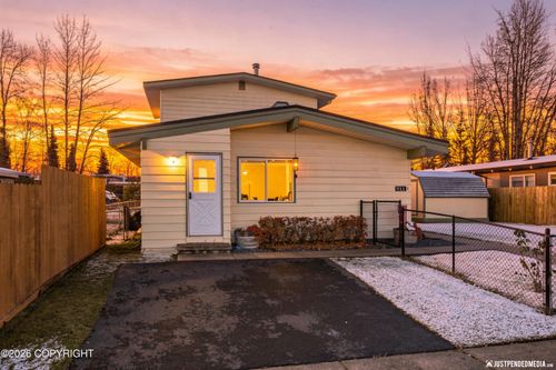 711 Cedar Street, Anchorage, AK, 99501 | Card Image