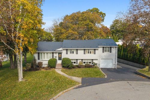 8 Mayflower Dr, Stoneham, MA, 02180-3420 | Card Image