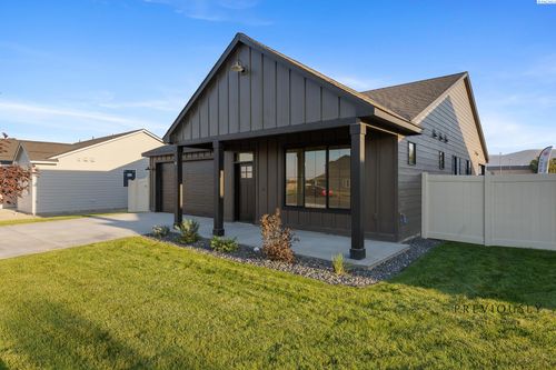 411 Sapphire Ave, Grandview, WA, 98930 | Card Image
