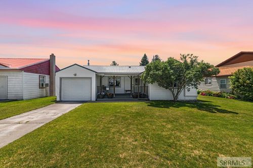 230 E Shelley St, Idaho Falls, ID, 83402-2215 | Card Image