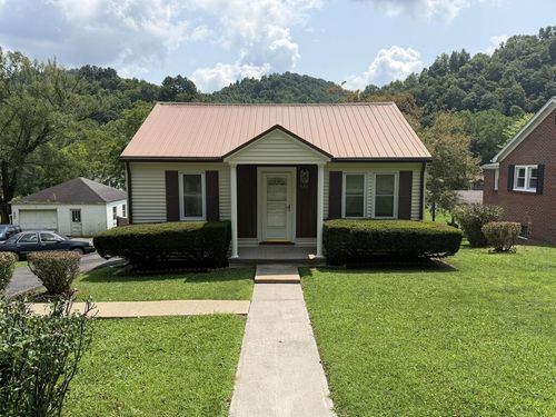 886 Indian Creek Rd, Cedar Bluff, VA, 24609-7001 | Card Image