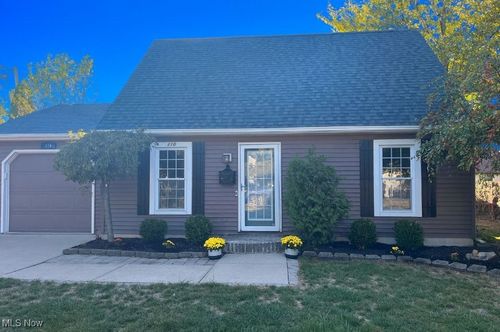 110 Oakwood Dr, Avon Lake, OH, 44012-1917 | Card Image