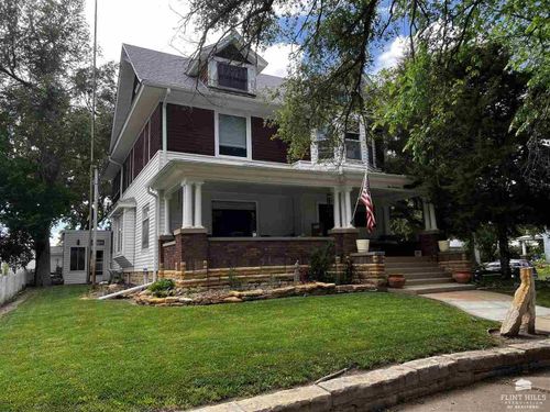 123 N Walnut St, Beloit, KS, 67420-2439 | Card Image