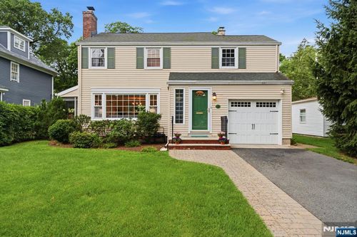 10 College Ave, Montclair, NJ, 07043-1604 | Card Image