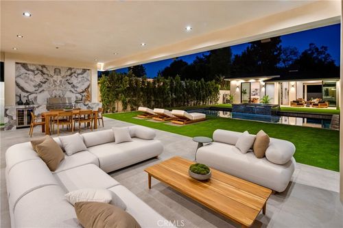 11826 Kling St, Valley Village, CA, 91607-4045 | Card Image