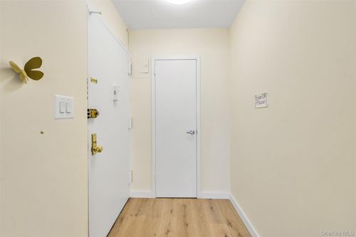 apt-11e-119 Union Tpke, Forest Hills, NY, 11375-6108 | Card Image