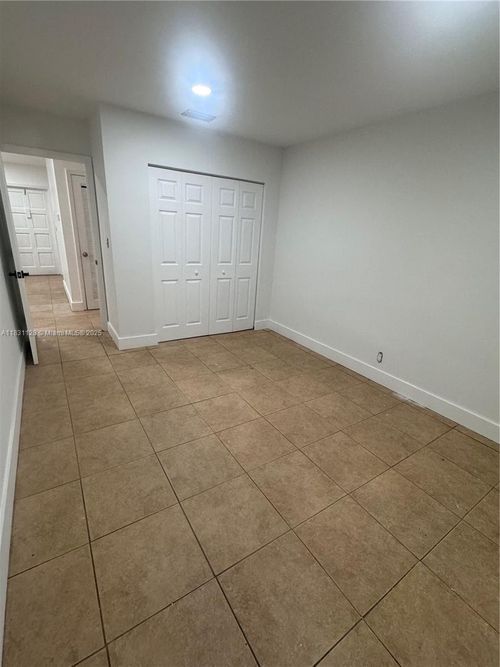 apt-2-221 Ne 40th St, Oakland Park, FL, 33334-1417 | Card Image