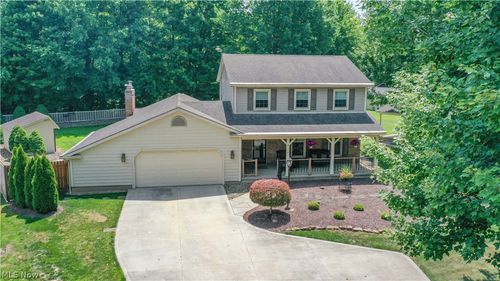8359 Stoney Creek Dr, Youngstown, OH, 44512-6531 | Card Image