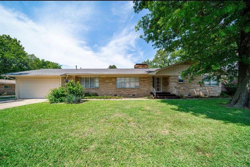305 Park St, Pryor, OK, 74361-5207 | Card Image