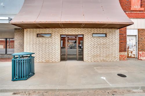 121 N 4th St, Sayre, OK, 73662-2917 | Card Image