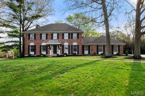 156 Highgrove Ct, Chesterfield, MO, 63005-7115 | Card Image