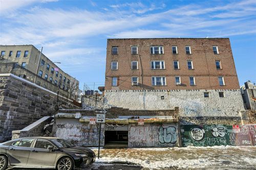 365 E 197th St, Bronx, NY, 10458-3825 | Card Image