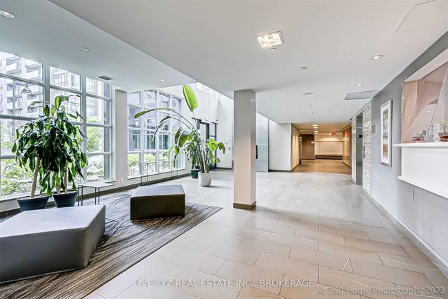 PH03 - 1171 Queen St W, Condo with 2 bedrooms, 2 bathrooms and 1 parking in Toronto ON | Image 3