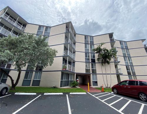 c308-7075 Nw 186th St, Hialeah, FL, 33015-3183 | Card Image