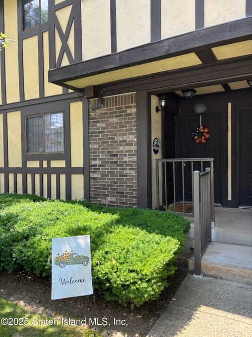 25-34 Elmwood Park Dr, Staten Island, NY, 10314-7502 | Card Image