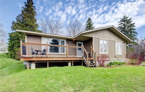195 North Water Street E, Mount Forest, ON, N0G2L3 | Card Image
