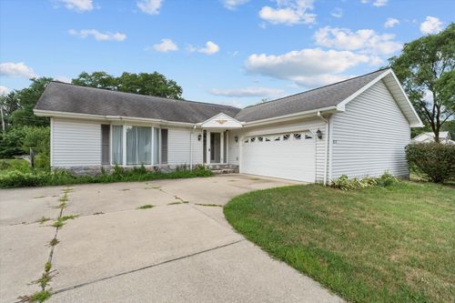 832 E E Park Drive, Niles, MI, 49120 | Card Image