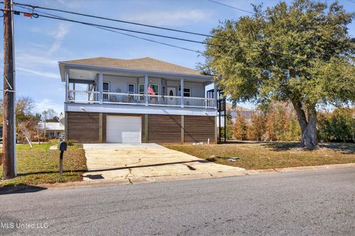 105 Hayden Ave, Pass Christian, MS, 39571-4902 | Card Image