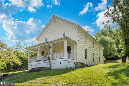 576 Halltown Rd, Harpers Ferry, WV, 25425-3238 | Card Image