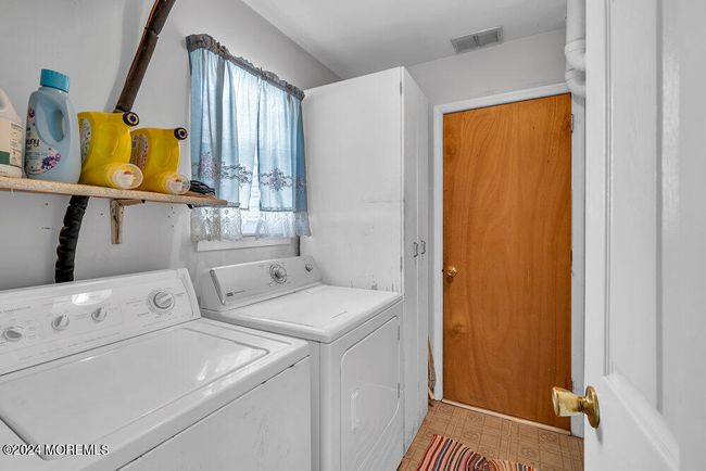39 Honeysuckle Way, House other with 4 bedrooms, 3 bathrooms and null parking in Howell NJ | Image 36